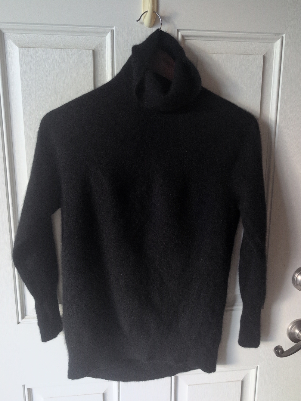 Uniqlo Black Women's Cashmere Turtleneck Sweater